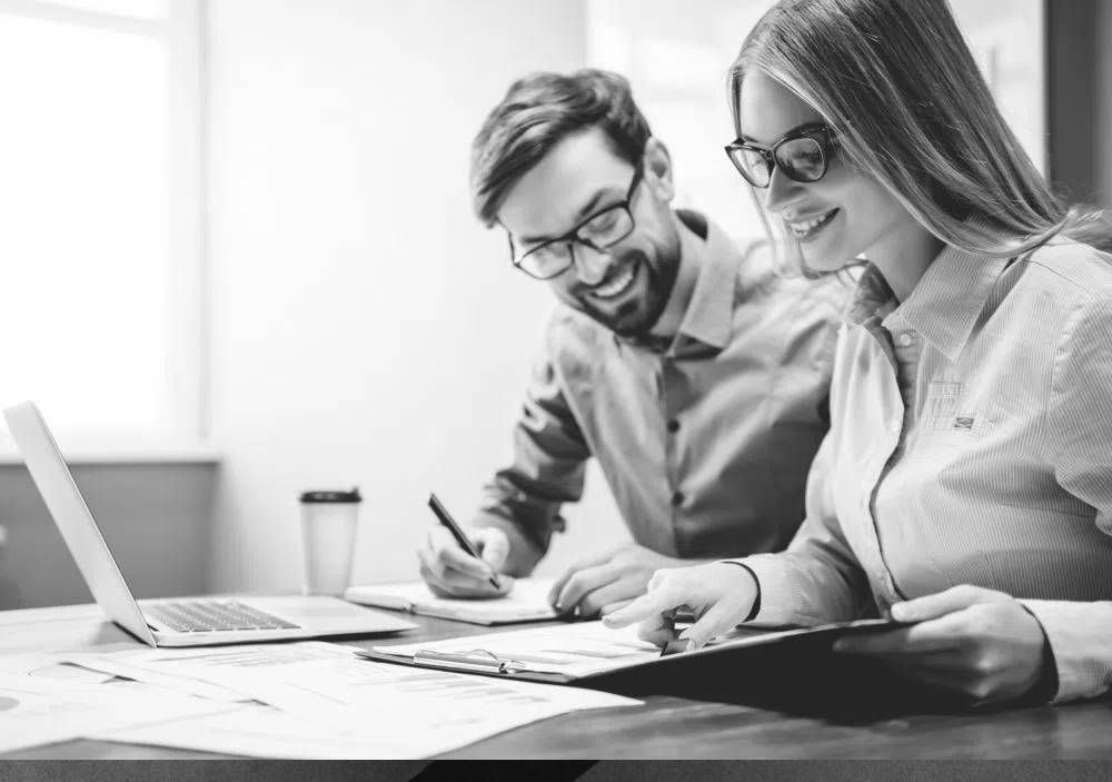 consultants working on laptop